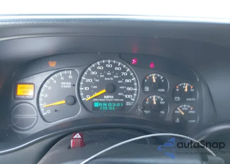 2000 Chevrolet Suburban 1500 Ls z USA, uszkodzony, nr VIN 3GNFK16T3YG200512